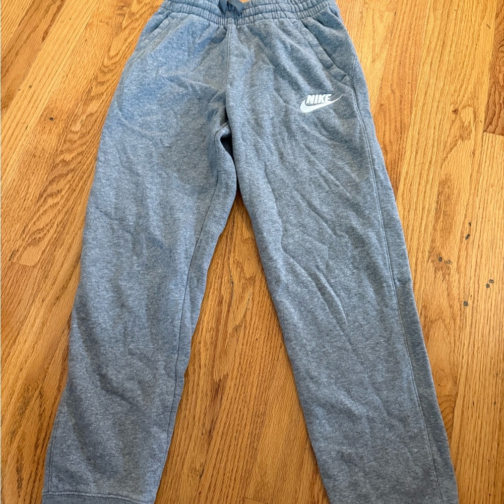 Nike Gray Sweatpants Relaxed Fit Joggers Like New size L boys